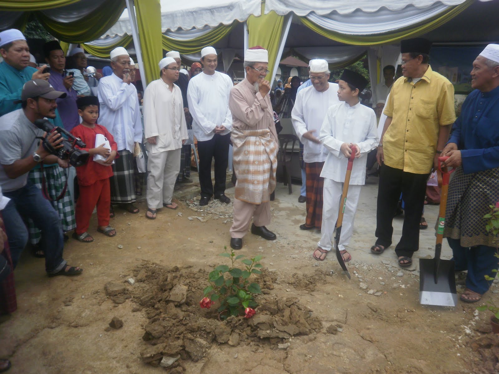Al-Ahmadiyyah-rasah: Majlis Pecah Tanah Pusat Pengamalan Tarekat Al ...