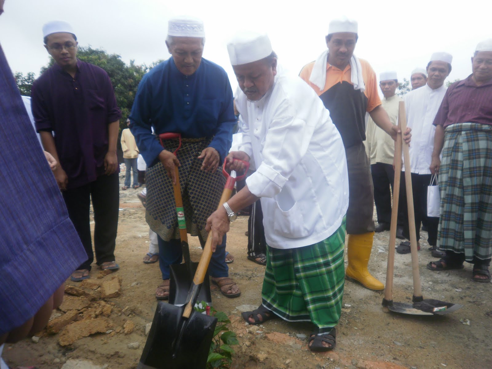 Al-Ahmadiyyah-rasah: Majlis Pecah Tanah Pusat Pengamalan Tarekat Al ...