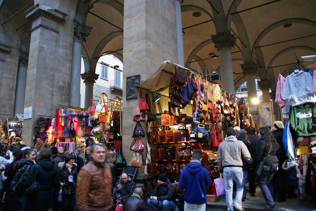 piazza-de-la-republica-en-florencia-italia