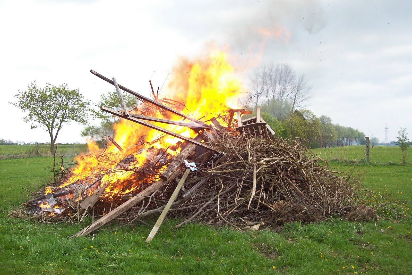 Bernau Riesige Rauchsaule Versetzt Feuerwehren In Grossalarm