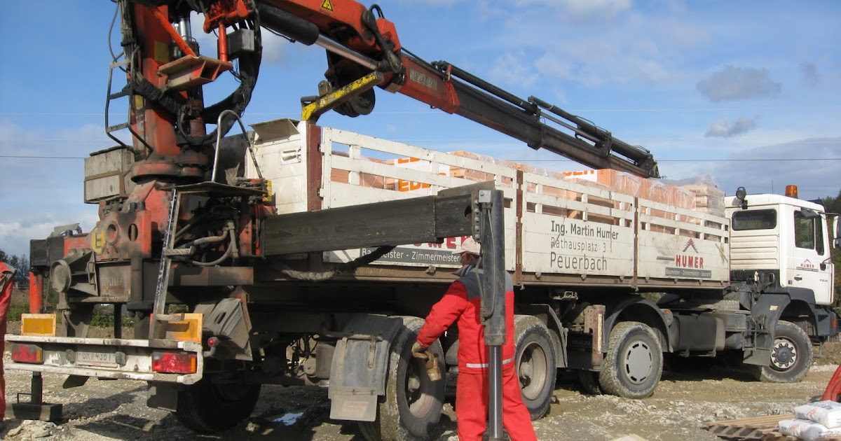 Projekt Hausbau Der Erste Ziegel Wird Gesetzt