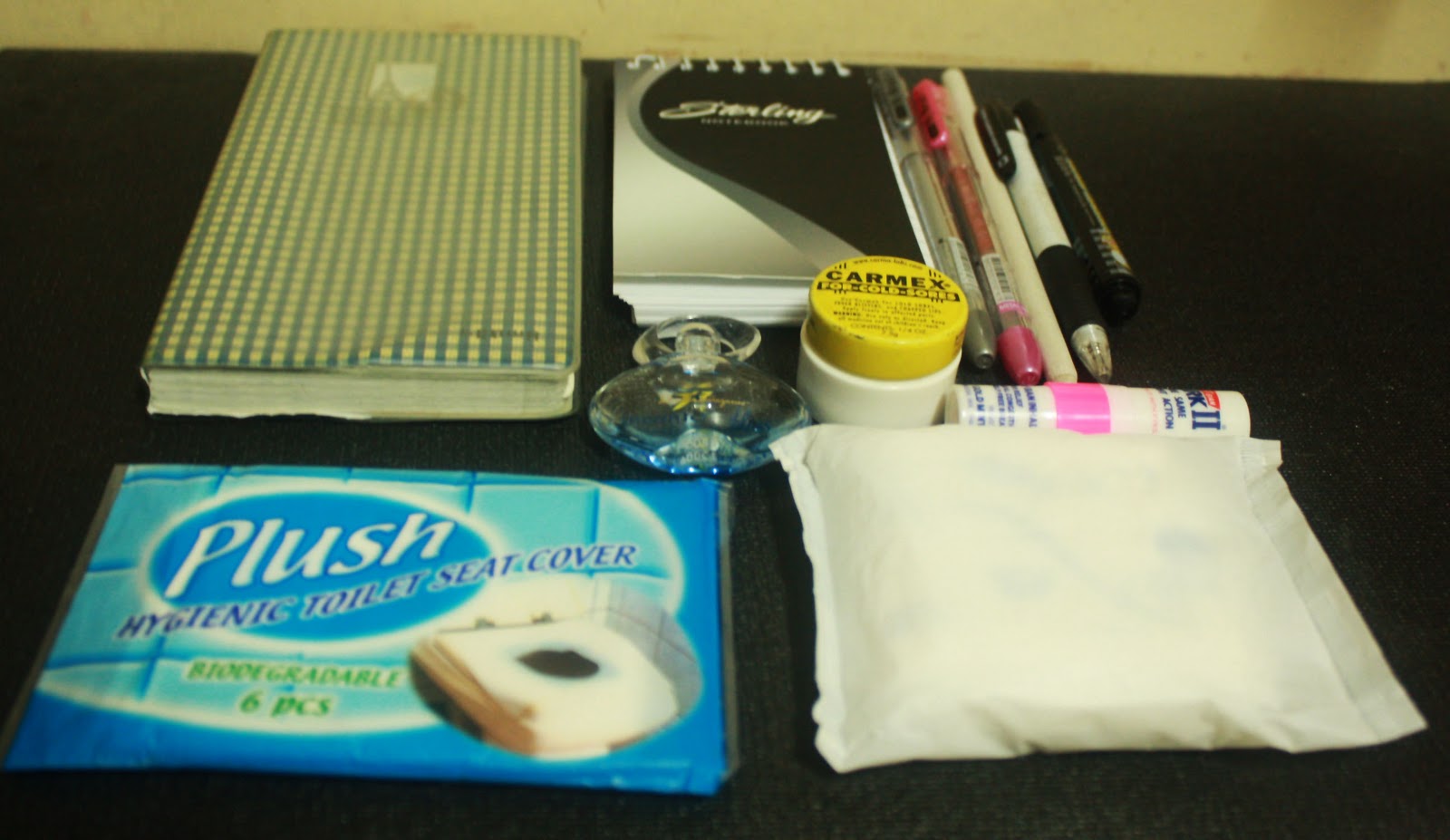 Mysocalledpurplelife What s Inside My Bag 