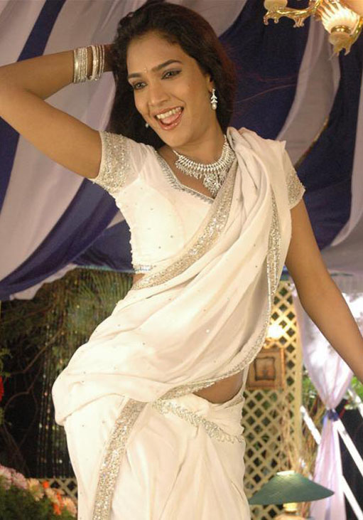 Ramya Wet Sexy Saree Bra Navel Cleavage Show Height Wiki Affairs