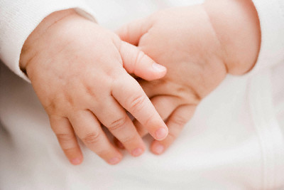 Cómo hacer una impresión o huella de las manos y pies de tu bebé - Amor  Maternal