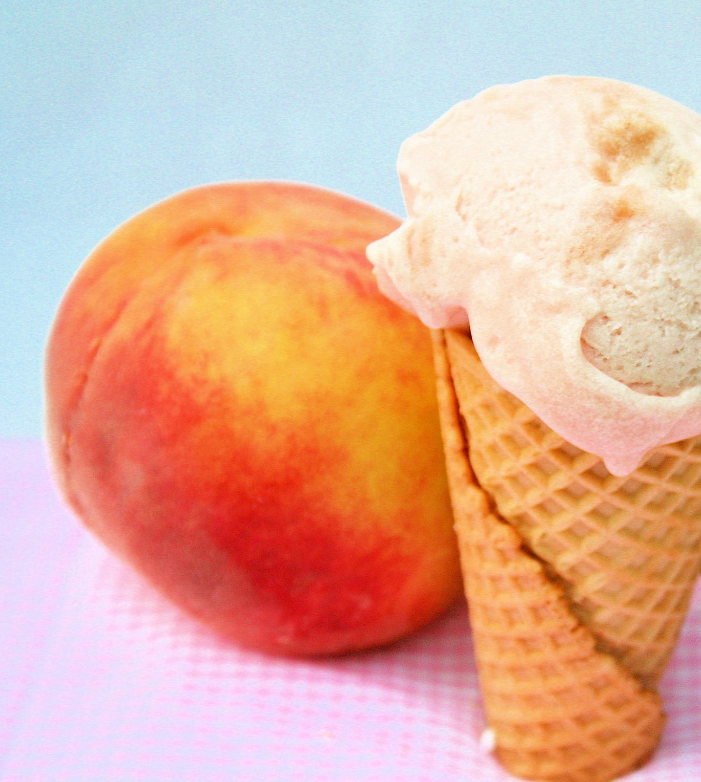 Айс пич. Персик айс Пич. Персиковое мороженое. Мороженое с персиком. Персиковый пломбир.