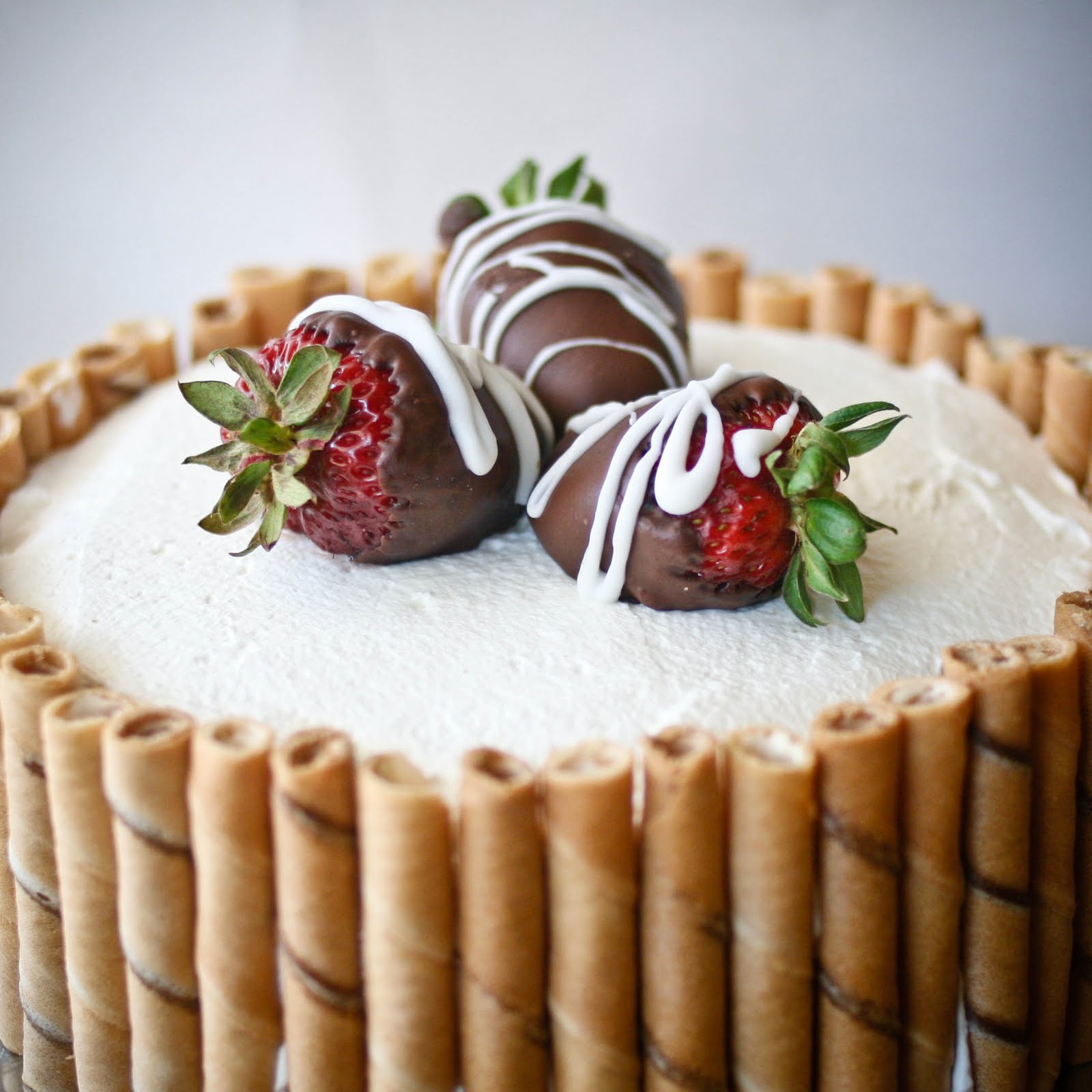 Easy Layer Cake with Custard & Strawberries Easy Layer Cake with Custard & Strawberries