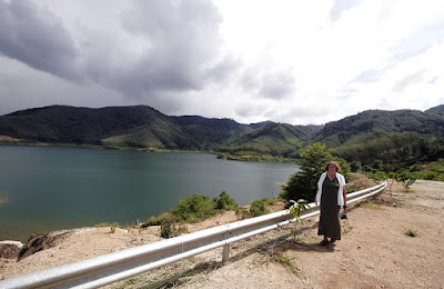 Mum at new reservoir in center of Phuket