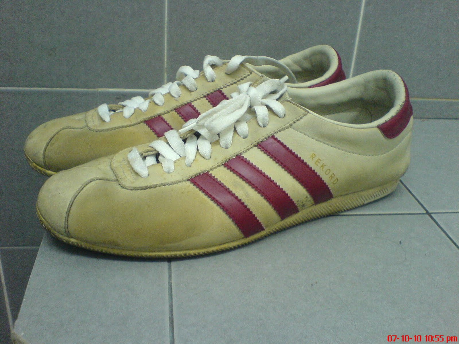 PLANET VINTAGE: Adidas Rekord Red Stripe 8.5uk (SOLD)