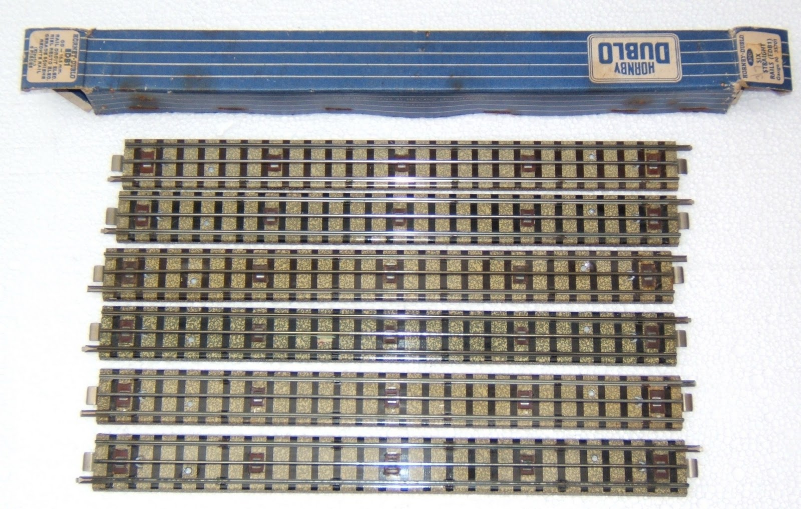 MM2010e Gallery 29 6 Hornby Dublo 3rail track, full size straights in