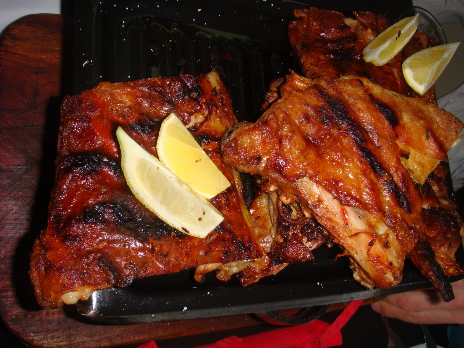 аргентина говядина. мясо по аргентински. говяжьи ребра асадо аргентина. мясо по трентински. мясо по аргентински в харчевнях.