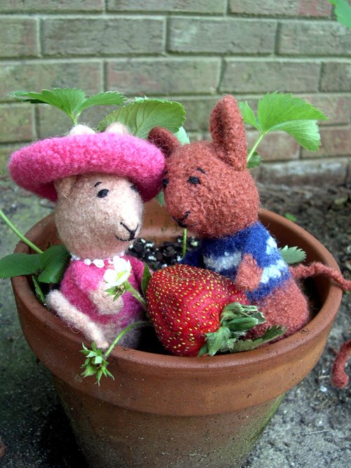 [strawberry+mice.jpg]