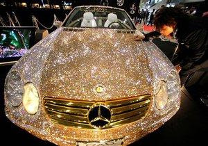Mercedes SL-600 adorned with 300 thousands Swarovski