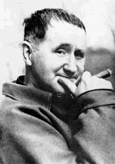 Bertolt Brecht: foi um destacado dramaturgo, poeta e encenador alemão do século XX.