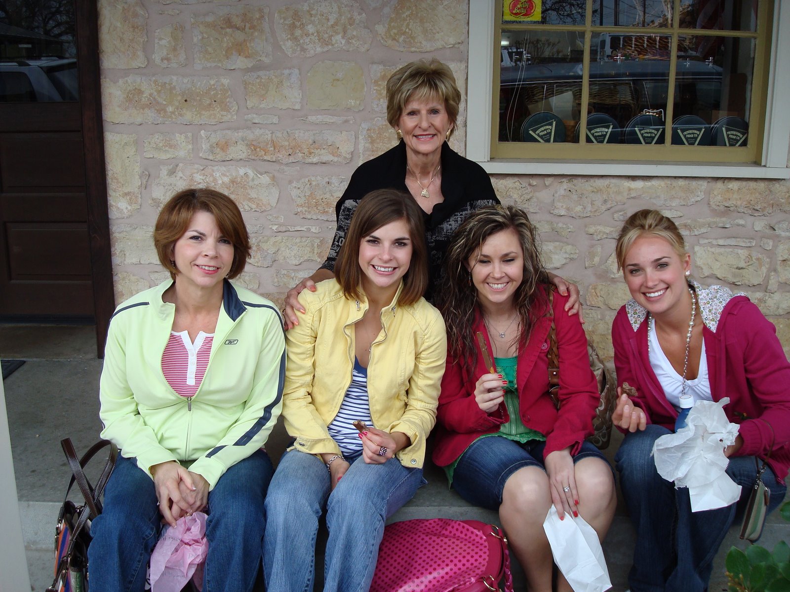 [Girls+after+shoping.JPG]