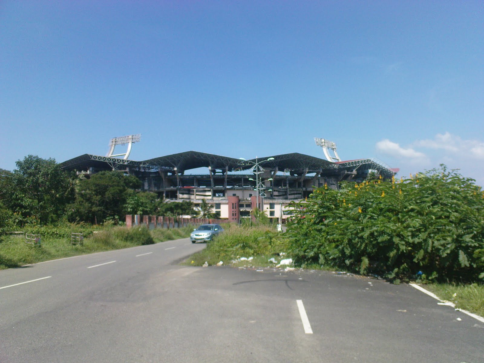 http://1.bp.blogspot.com/_Bp69bfSPHRc/SwJptSs3cvI/AAAAAAAAApc/-cptbmtX3Ag/s1600/Kochi-Stadium-approach3.jpg