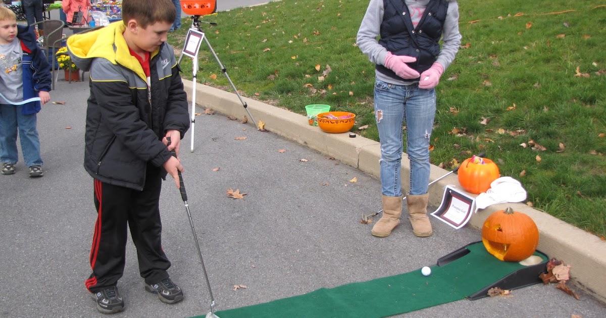 Community Service Halloween Party Game 2 Pumpkin Golf