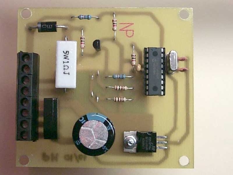 NiCd/NiMH Battery Charger - Microcontroller Project Circuit