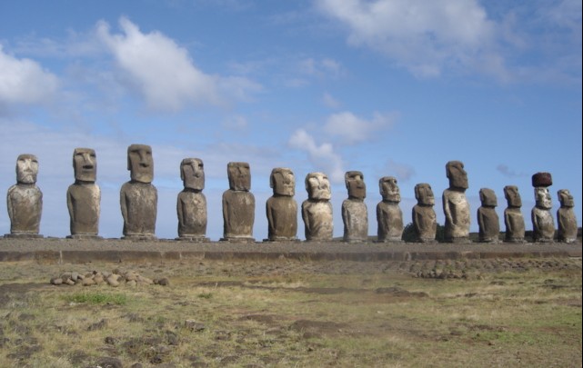 [Moai_stenstatyerna_pa_Paskon_big.jpg]
