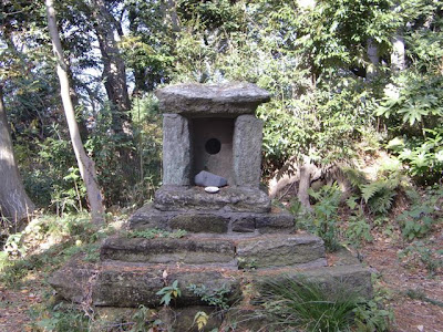 ���z�ؒʐΕ_