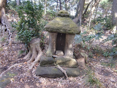 ���z�ؒʐΕ_