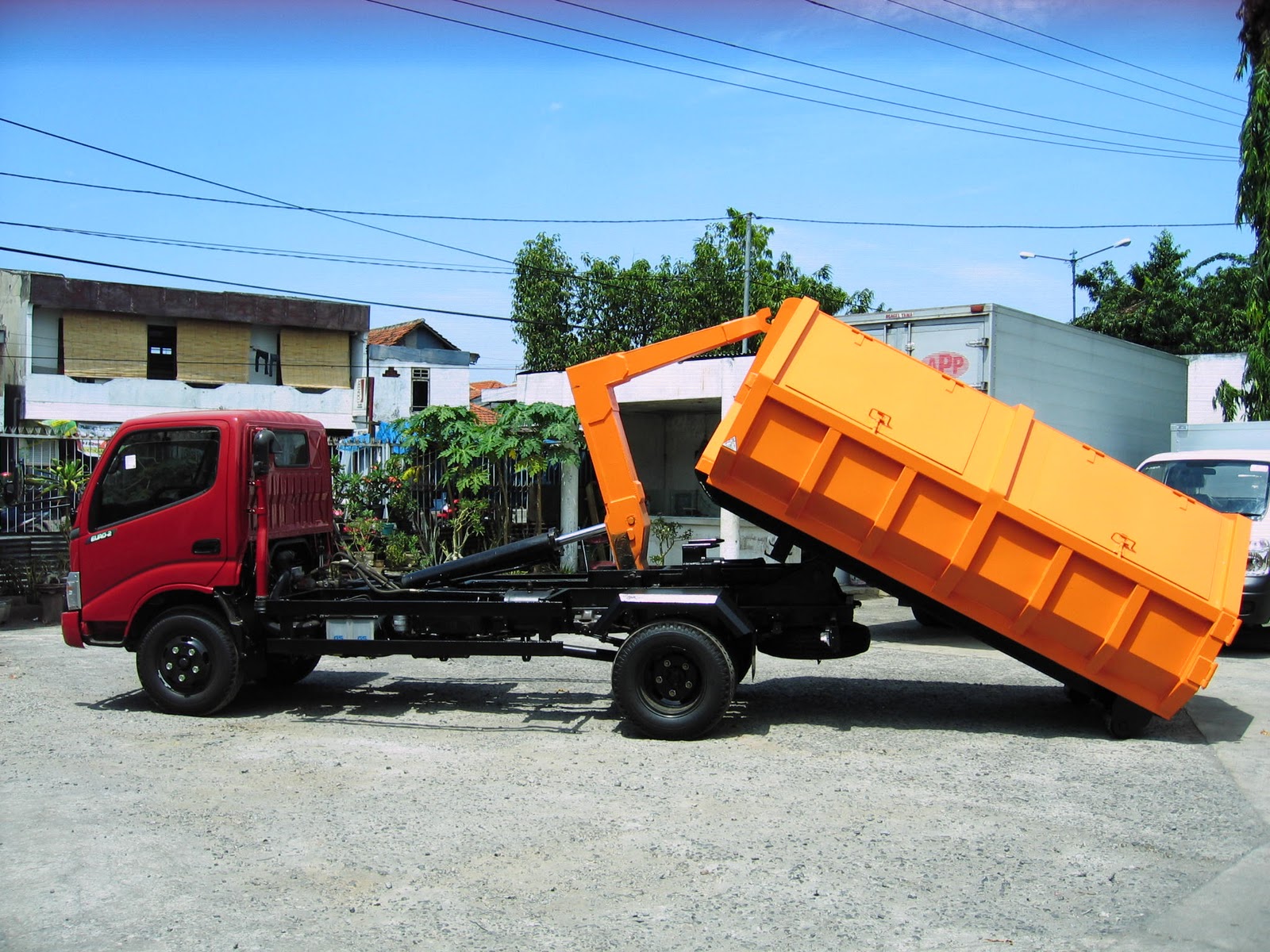 Ngagel Tama Arm Roll