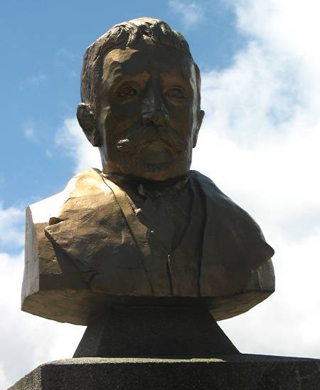 bust of Daniel Hudson Burnham in Burnham Park in Baguio City