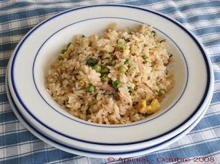  385º Menú, Arroz frito tres delicias, tortilla con restos, ensalada y fruta 