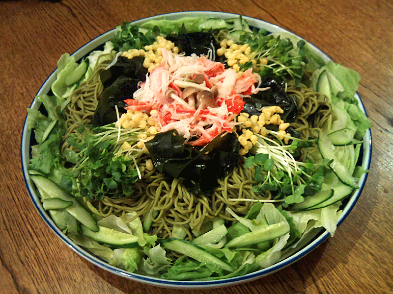 あすなろの木の下で 茶そばサラダ