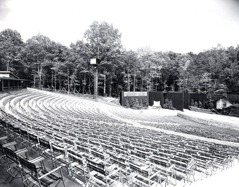 FOLKWAYS NOTEBOOK A ROMAN AMPHITHEATRE IN BEREA KENTUCKY