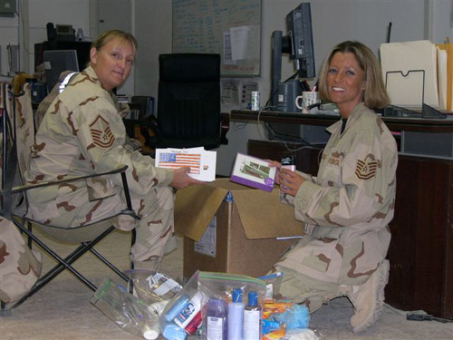 [Airmen+from+the+447th+Air+Expeditionary+Group+in+Iraq+with+Let's+Say+Thanks+cards+and+a+Give2TheTroops+care+package.jpg]