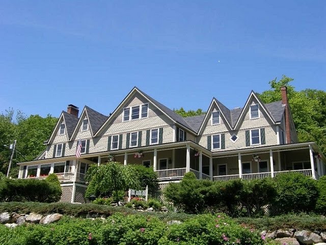 FULL SUMMER AT FIVE GABLES INN