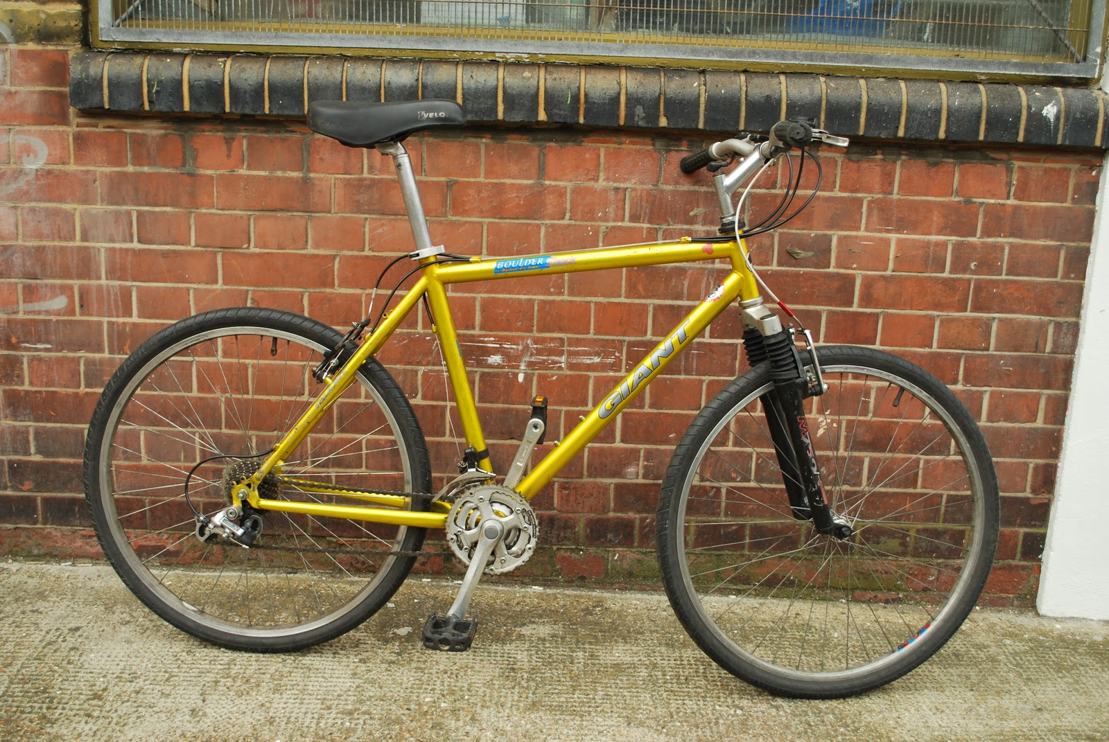 Squeaky Chains eBay Sale...Yellow Hybrid Giant Bike