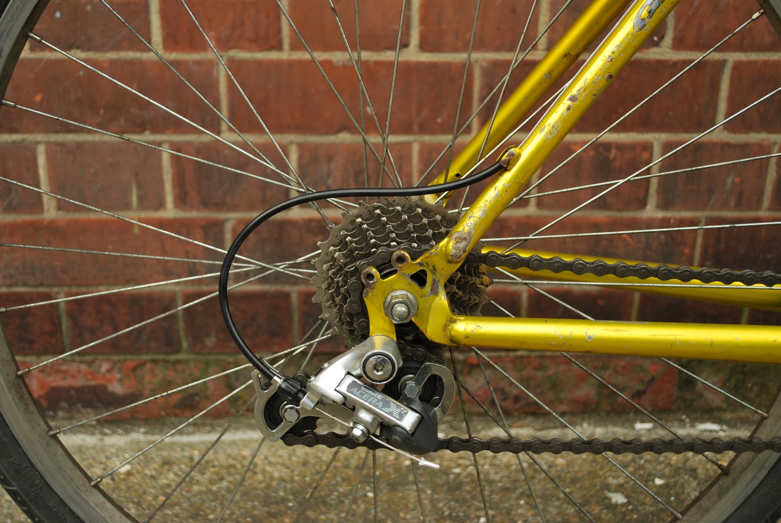 Squeaky Chains eBay Sale...Yellow Hybrid Giant Bike