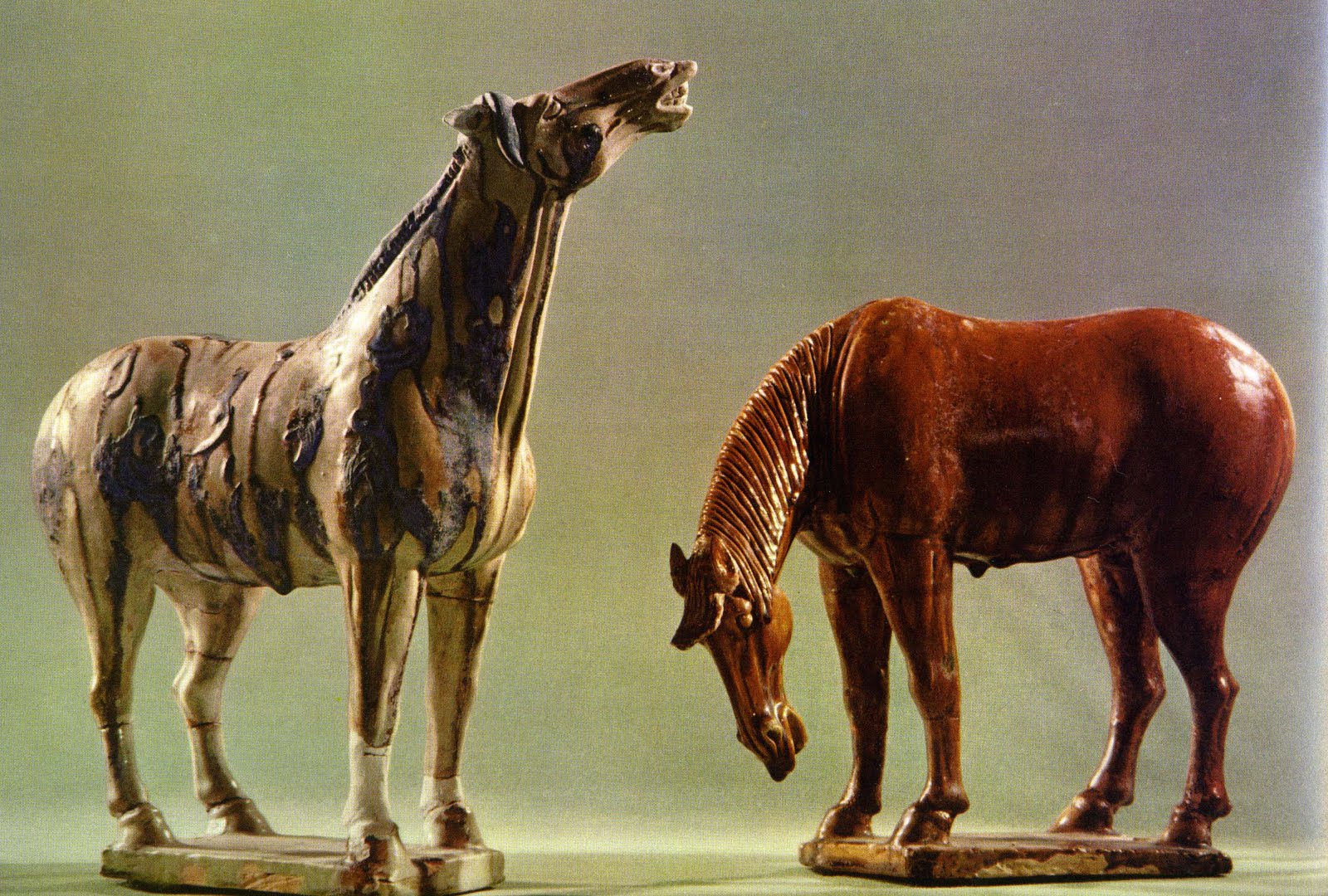 Китайские лошадки. Китайский трехцветный Глазурованный конь Династия Тан. Китайская лошадь. Лошади в Китае. Китайские породы лошадей.