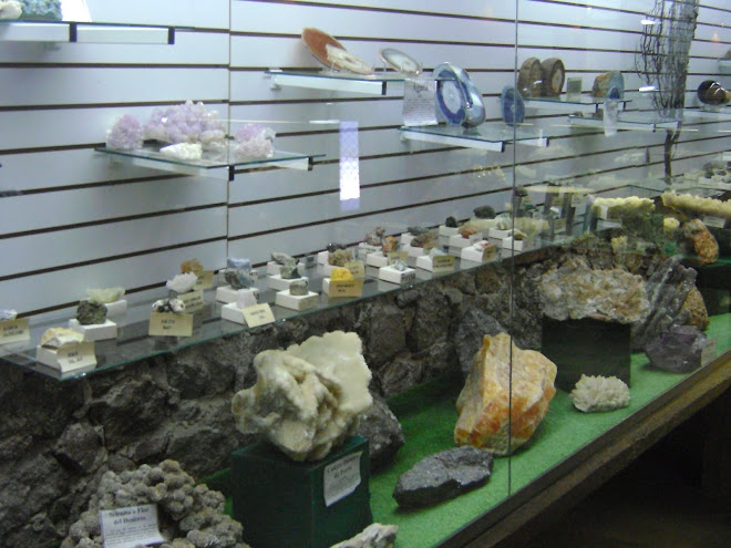 Exhibición piedras y minerales