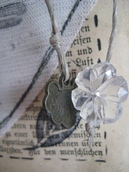 [Buchseite_Anhänger.JPG]