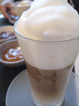 [Frühstück_Latte.JPG]