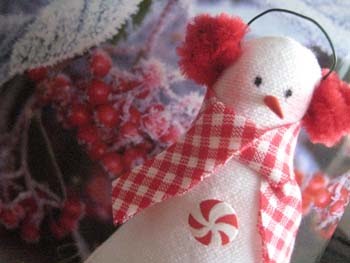[Schneemann+Beeren.JPG]