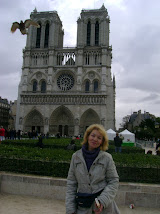 Adina in fata catedralei Notre-Dame