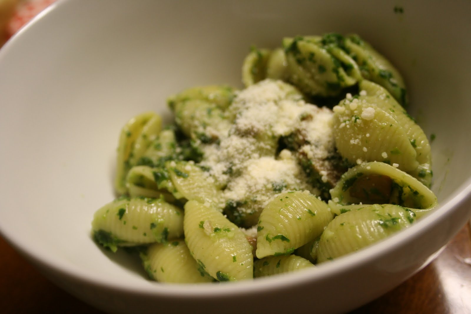 Shells with Spinach Pesto & Mushrooms