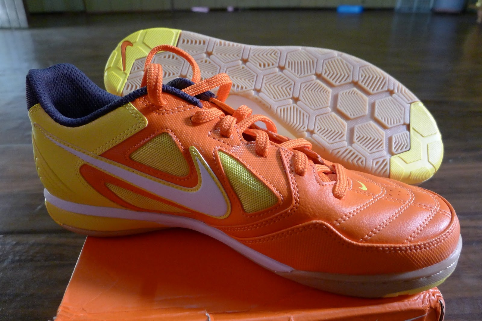 nike gato orange