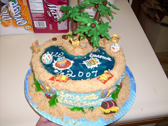 Teddy Graham Pool Cake - Pool party cupcakes! Swim party, summer, teddy grahams ...