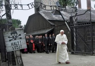 [popeAuschwitz.bmp]