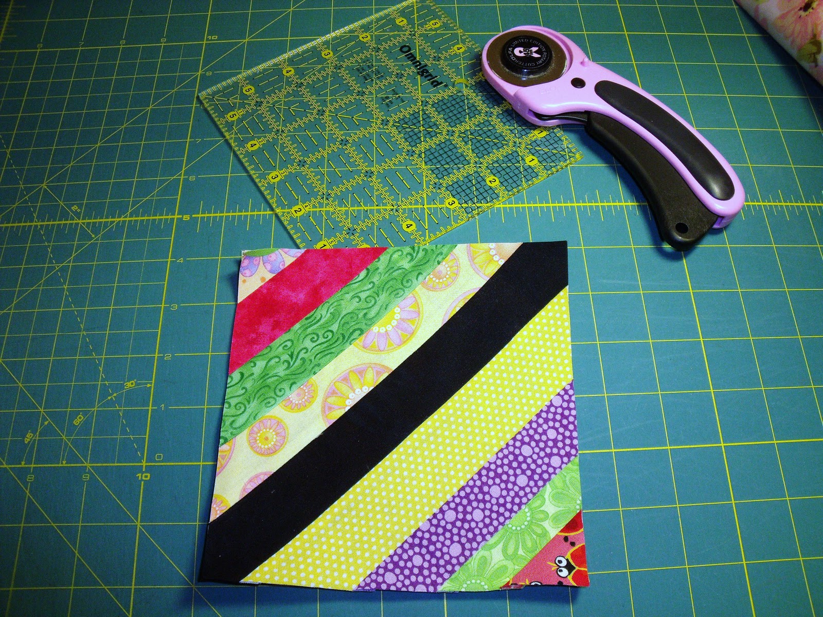 Loose Threads String Block Tutorial