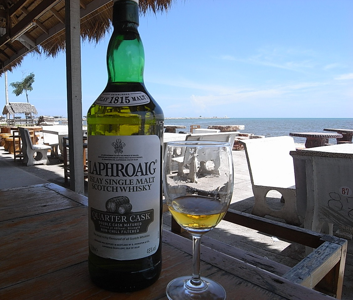 เย็นย่ำก็ร่ำสุรา (แลงมาตอง): LAPHROAIG QUARTER CASK เย็นย่ำก็ร่ำสุรา (แลงมาตอง): Laphroaig Quarter Cask