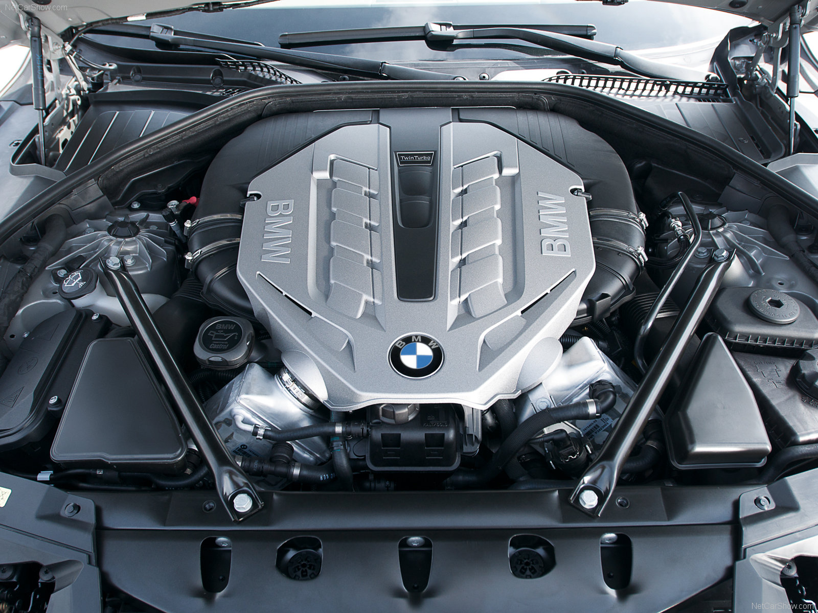 [BMW-7-Series_2009_1600x1200_wallpaper_24.jpg]