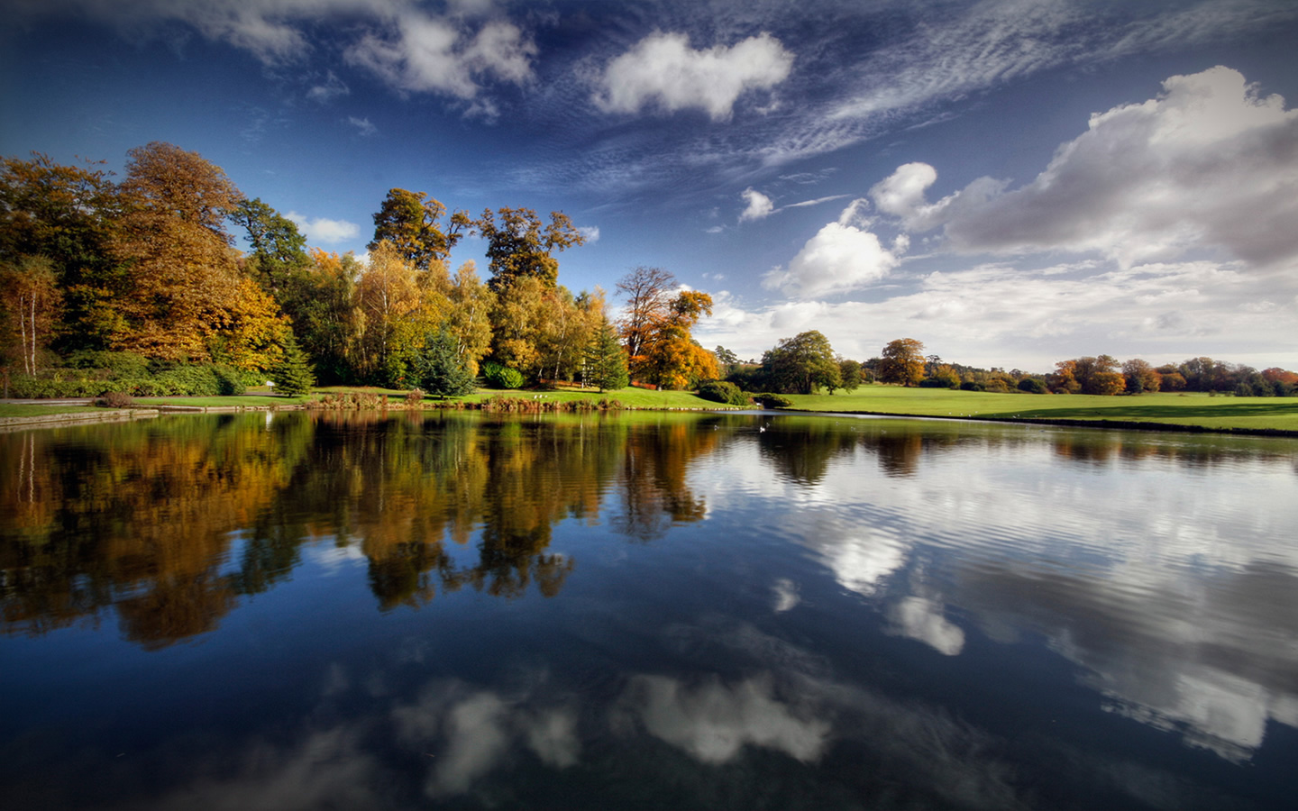 [leeds_castle_grounds_1440x900.jpg]