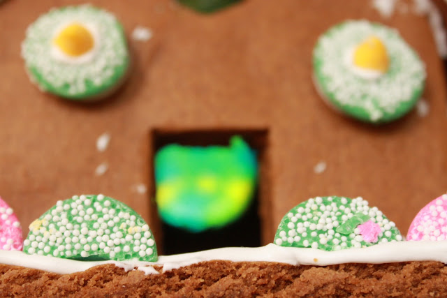 Ye Olde Sandwich Shoppe: Extra Classy Gingerbread House Party