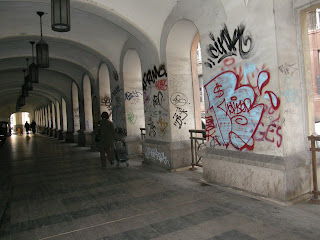belváros, Budapest, V. kerület, József Attila utca,  street art,  antigraffiti, tag, graffiti,  takarítás