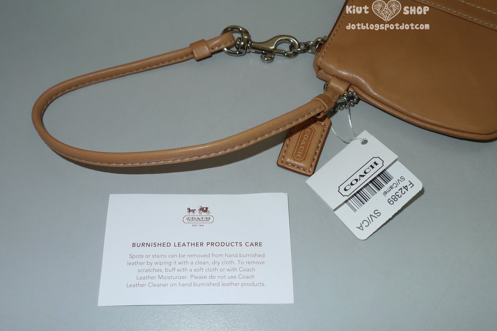 Coach%2B42389%2BLeather%2BWristlet%2Bside.jpg
